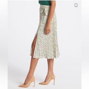 Gorgeous Saige pleated midi skirt. Never worn. 27.5 inches in length.